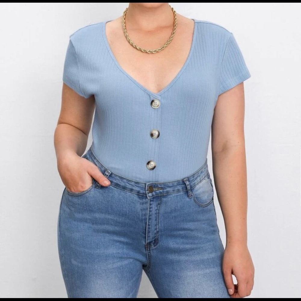 Cute button shirt